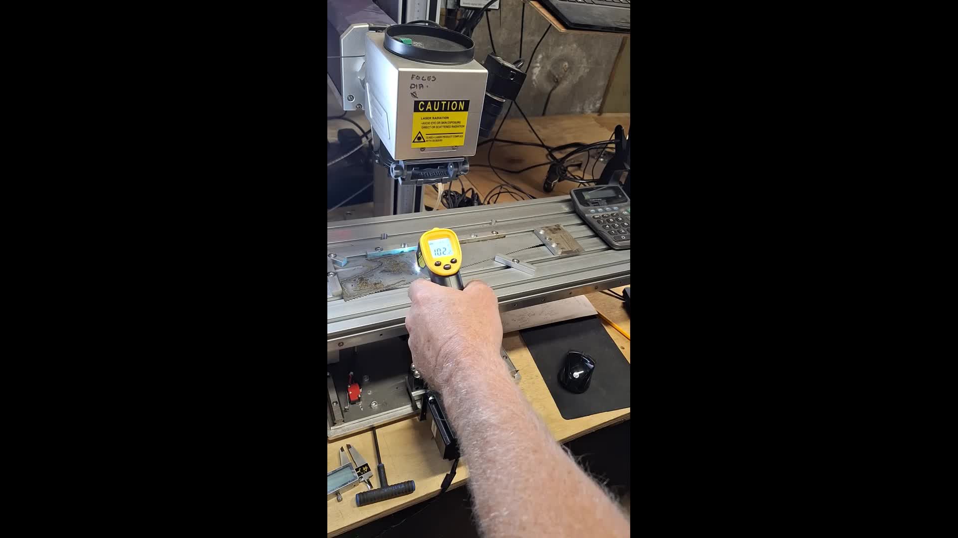 X table and Fiber Laser 0.10mm deep engraving hand saw